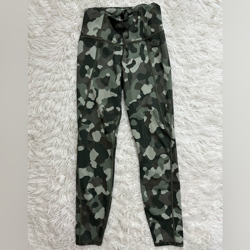 Athleta Lightning Camo 7/8 Tight Leggings in SuperSonic Green Camo Size XS - Picture 4 of 10